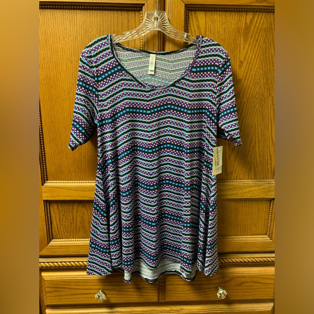 NWT! LuLaRoe Women’s Blue Pink Geometric Print “Perfect” Short Sleeve Tshirt XS